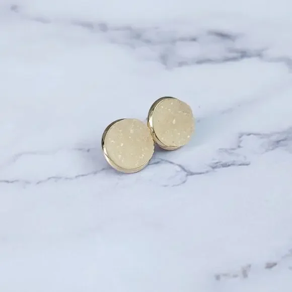 Pale Yellow & Gold Tone Unusual Stud Earrings 0.5" - Picture 4 of 9